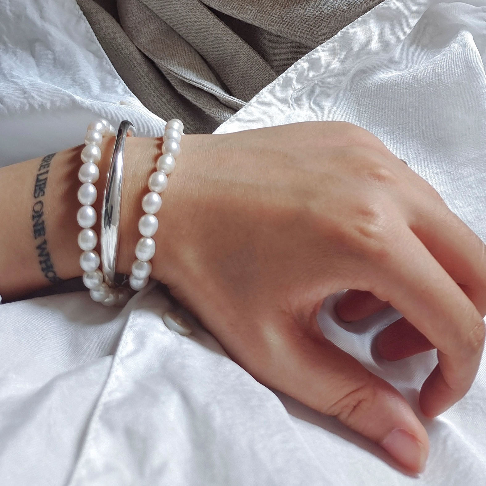 여성을위한 100% 솔리드 925 스털링 실버 금속 팔 - Resin Bangle Bracelet 리뷰 및 가격