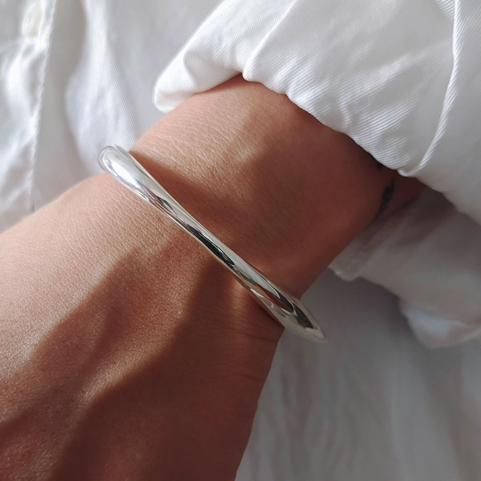 여성을위한 100% 솔리드 925 스털링 실버 금속 팔 - Resin Bangle Bracelet 리뷰 및 가격