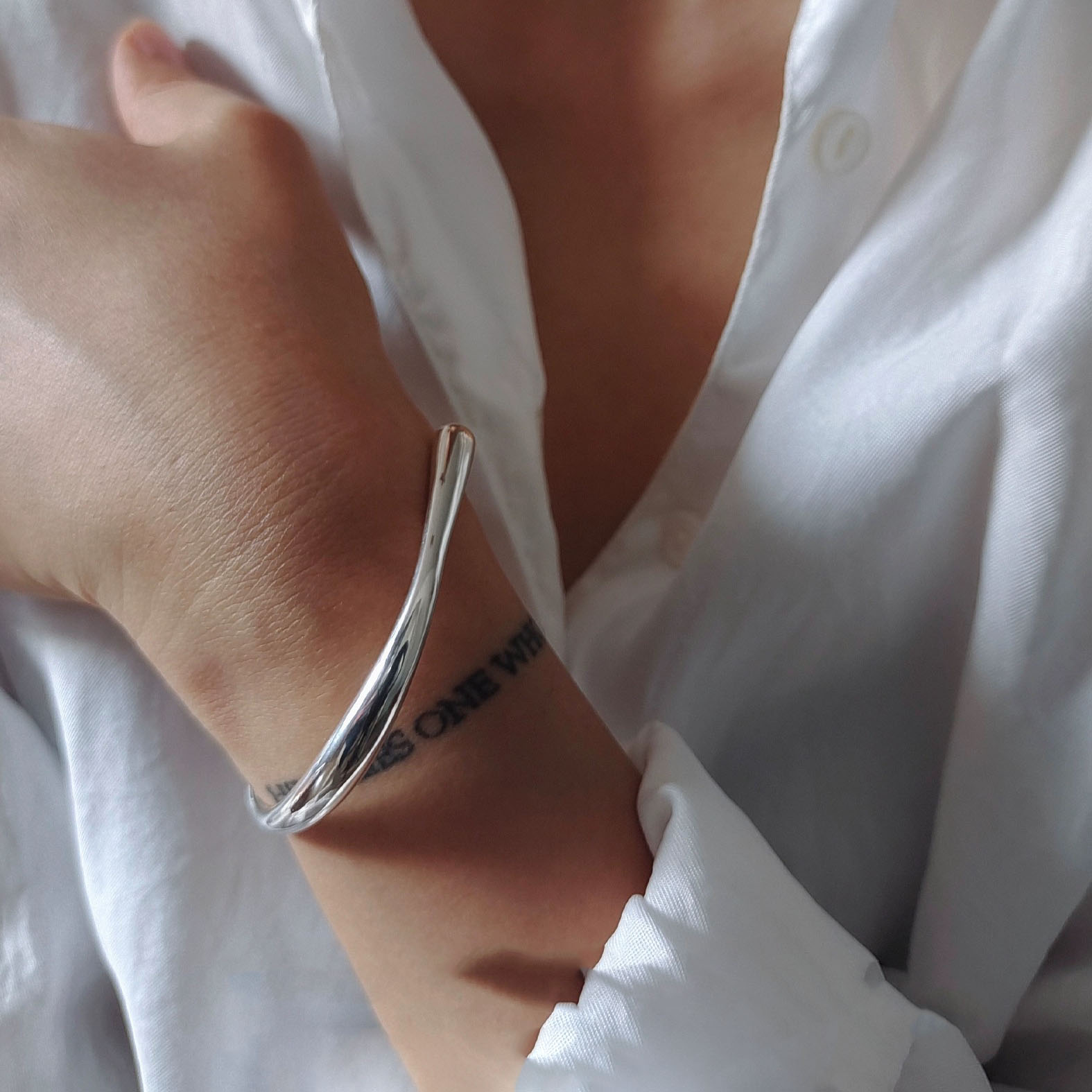 여성을위한 100% 솔리드 925 스털링 실버 금속 팔 - Resin Bangle Bracelet 리뷰 및 가격
